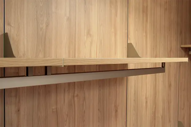 supporto ad ala con appenderia